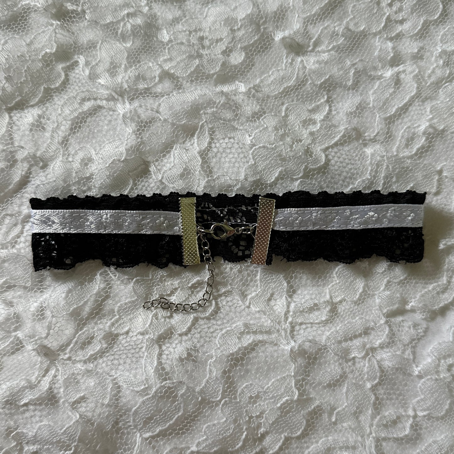 floral button choker