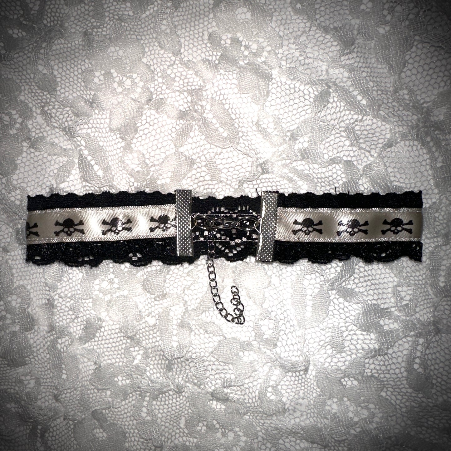 skull button choker