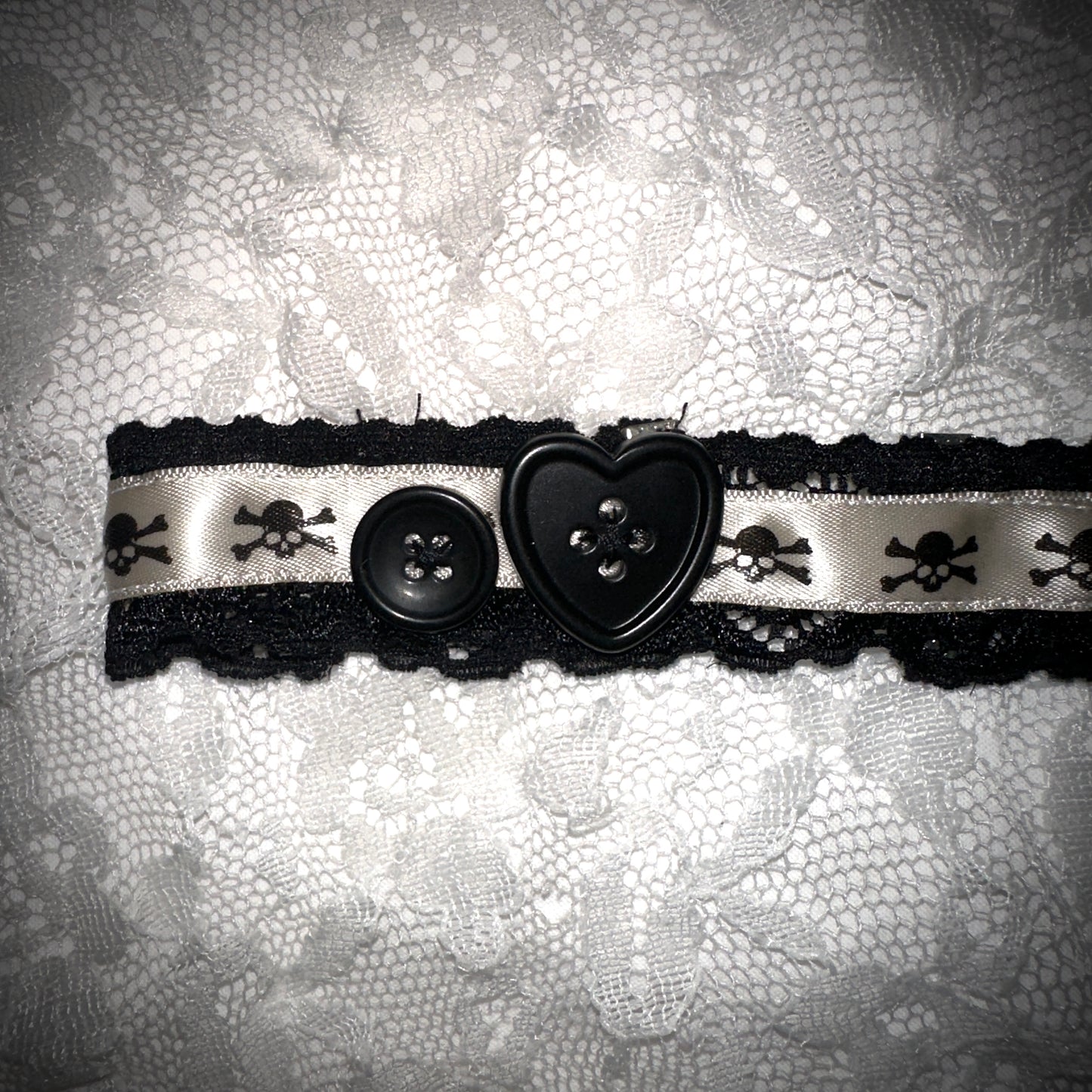 skull button choker