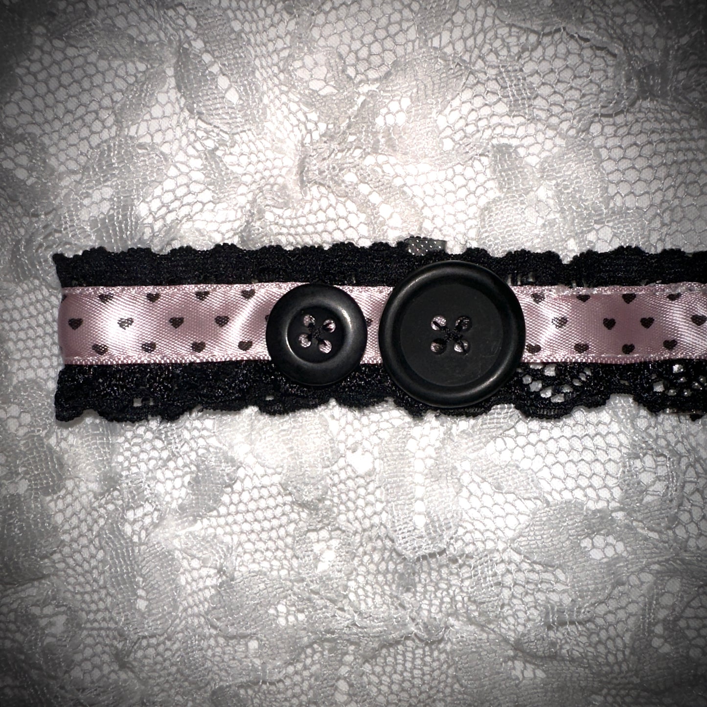 polka heart button choker