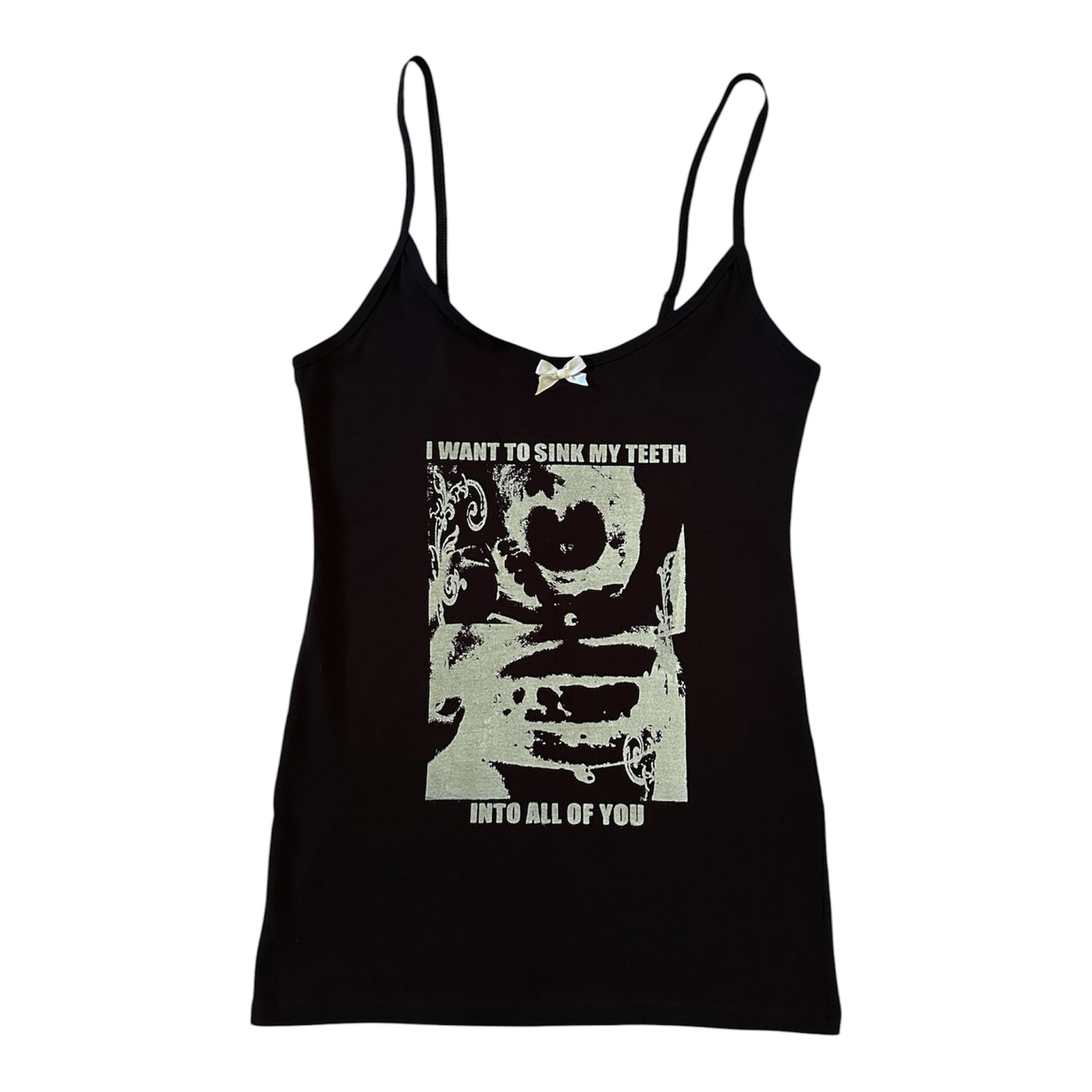 black bite tank with bow