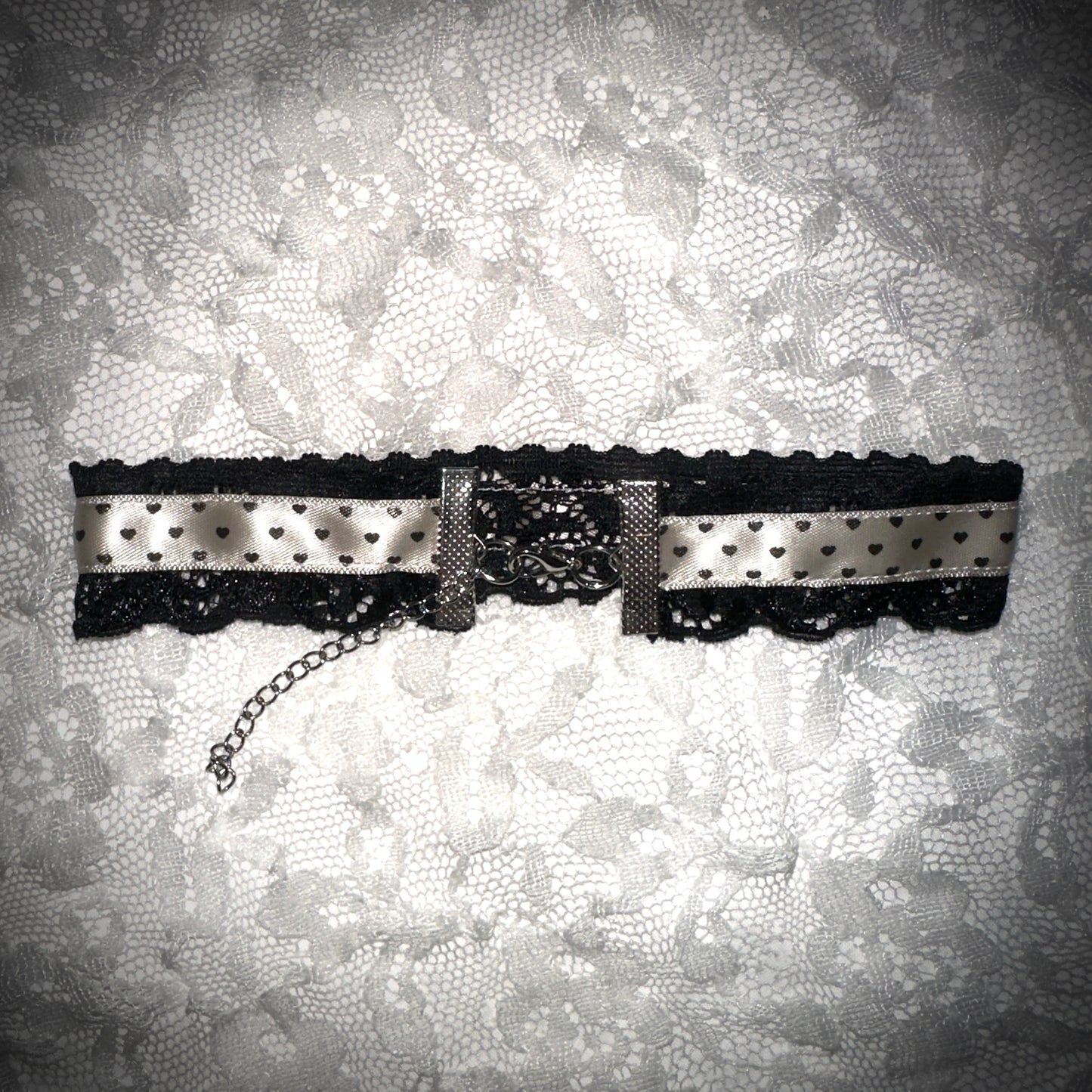 polka heart button choker
