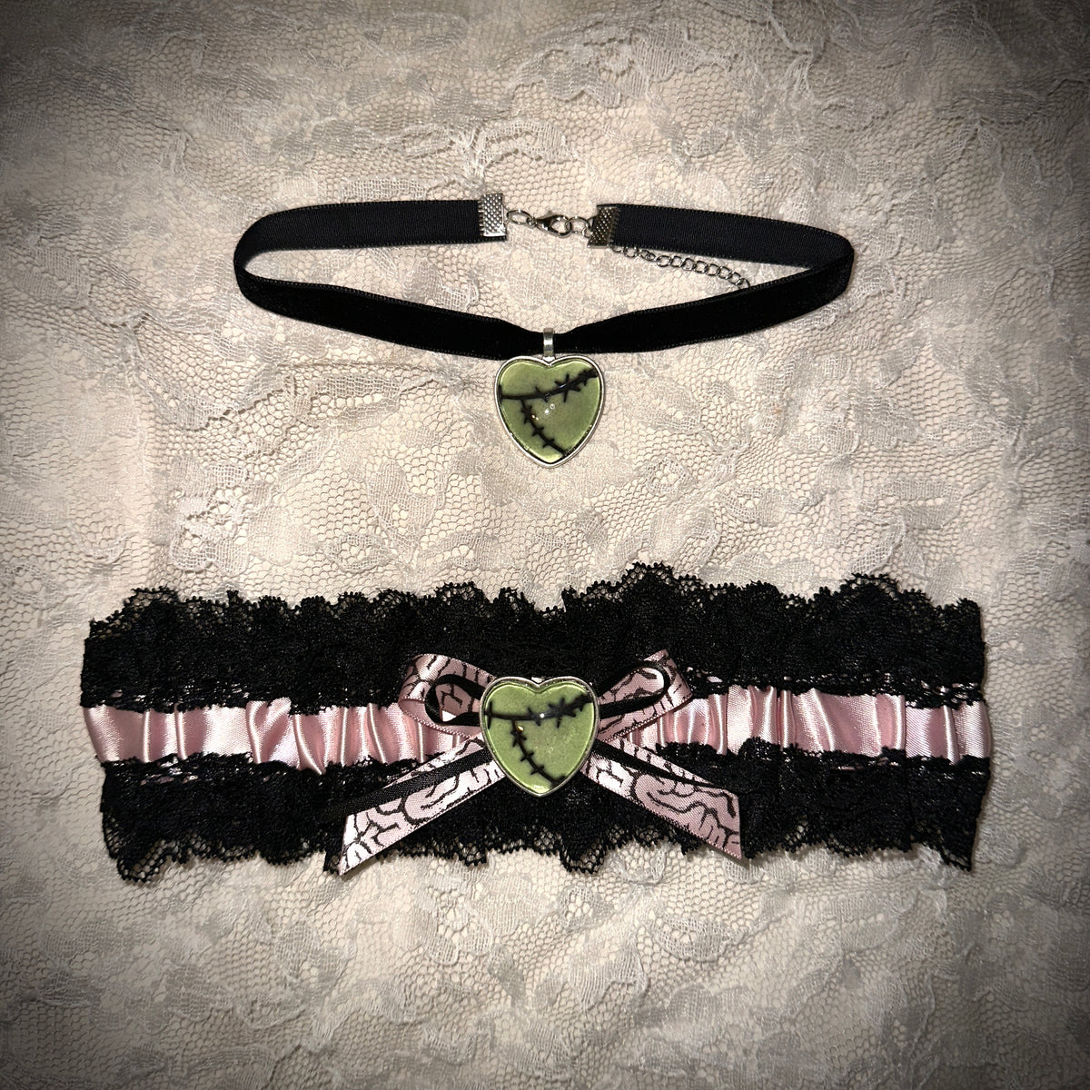 zombie garter + choker set - pink