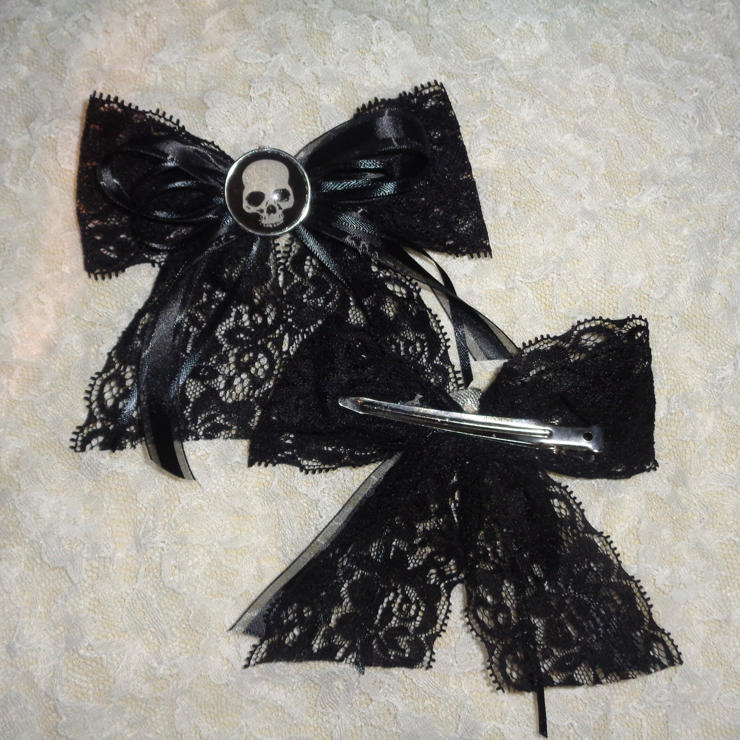 skull bow