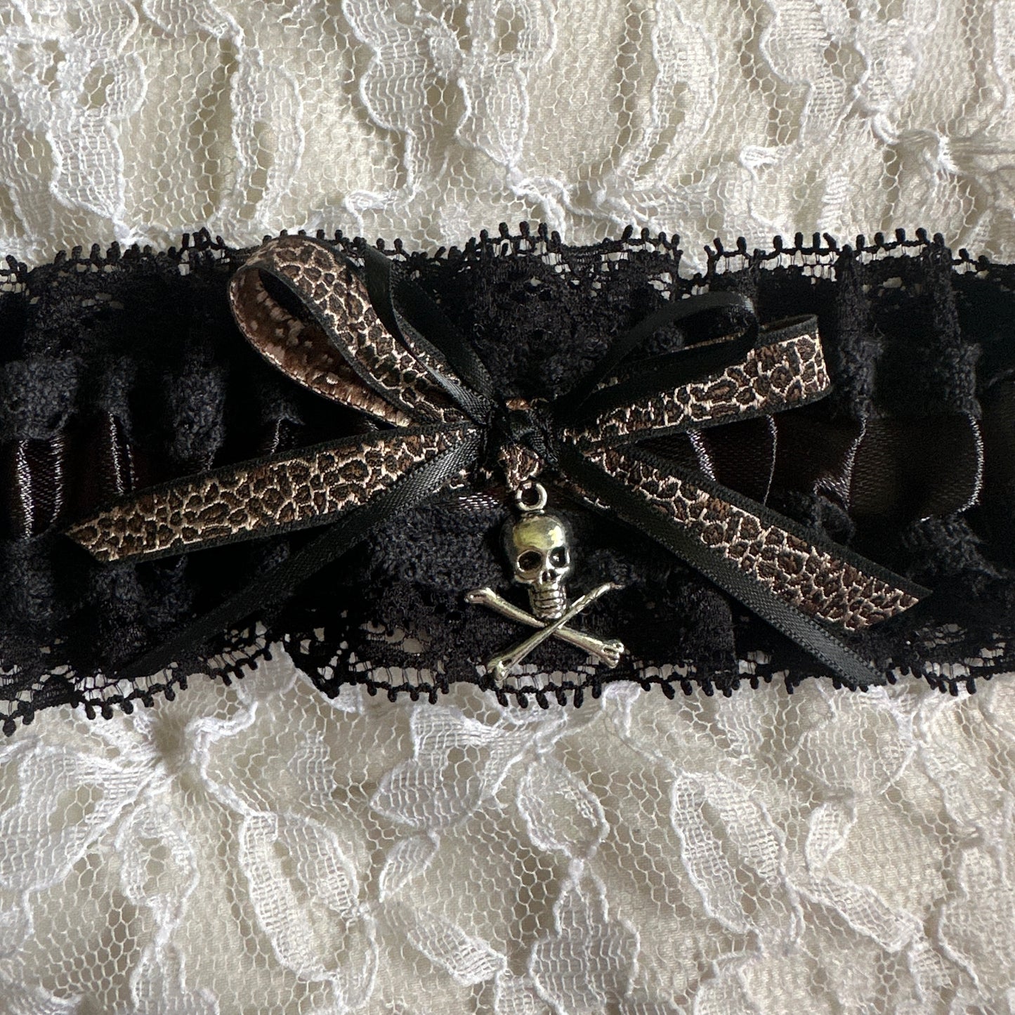 skull garter
