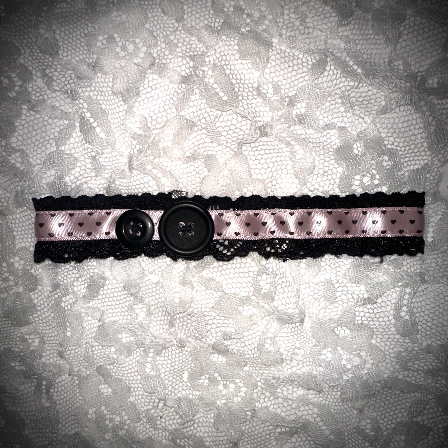 polka heart button choker