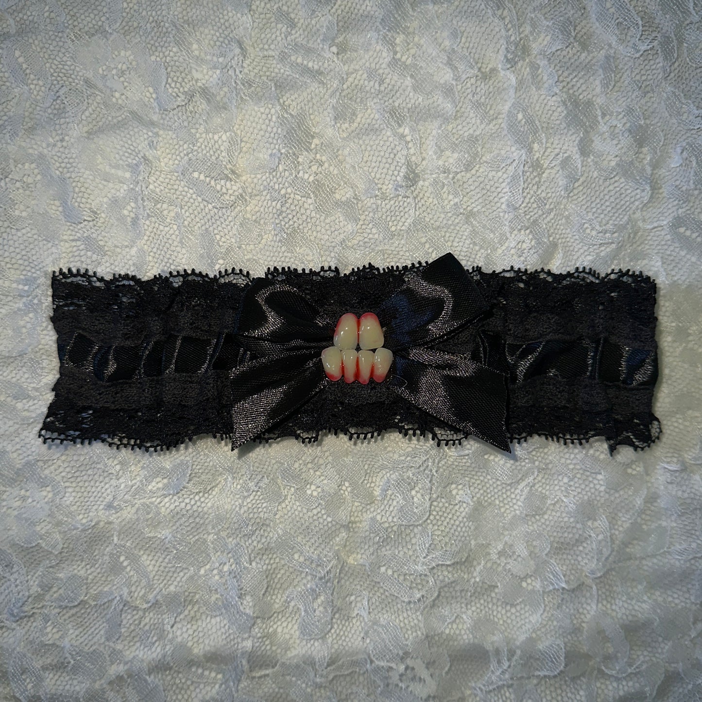 bloody teeth garter