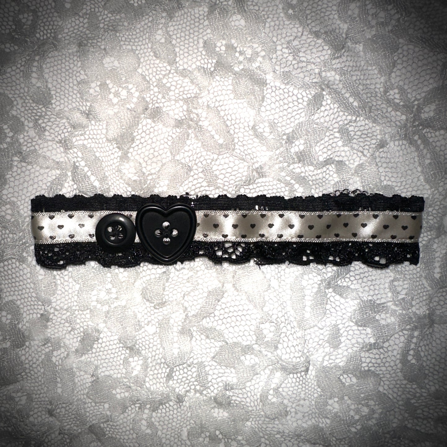 polka heart button choker