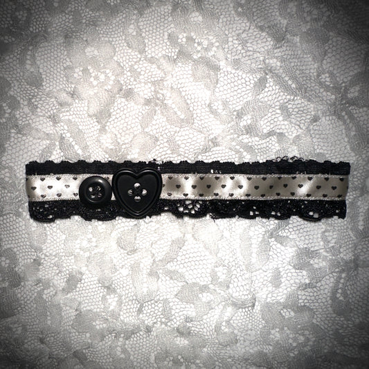 polka heart button choker