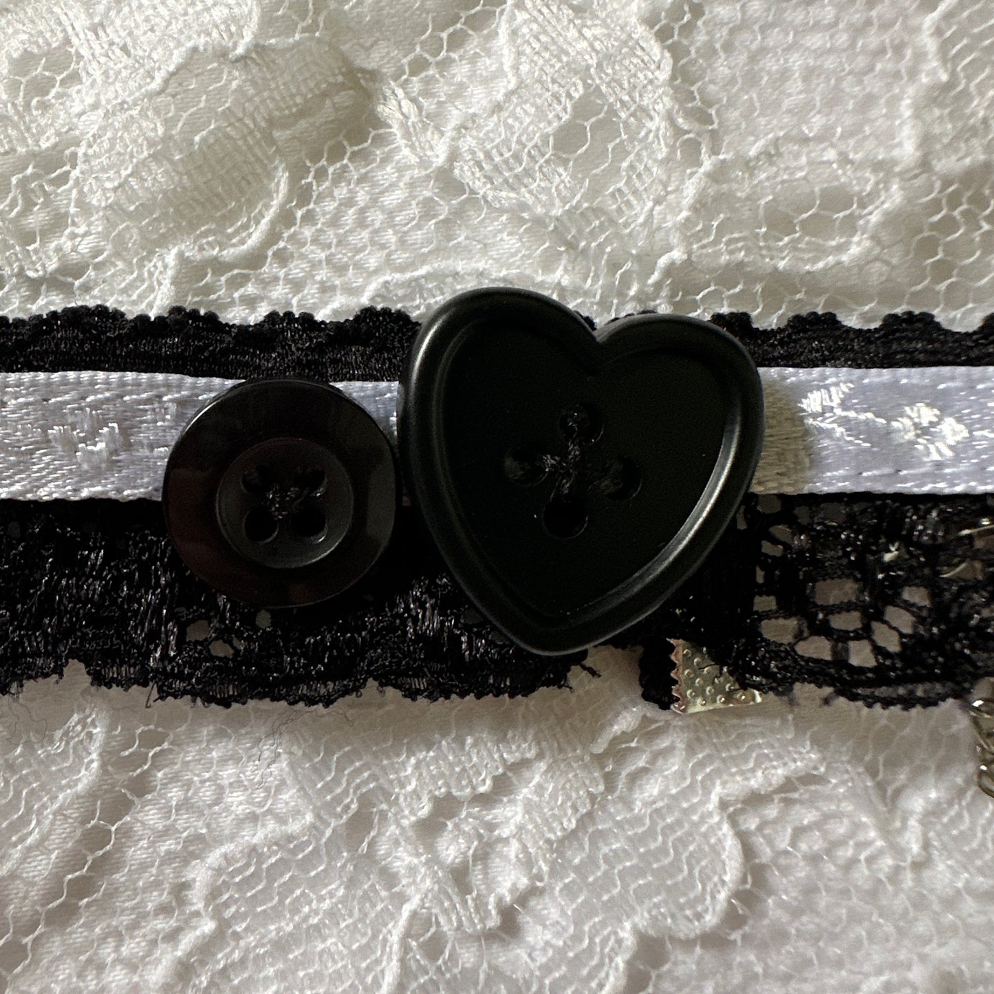 floral button choker