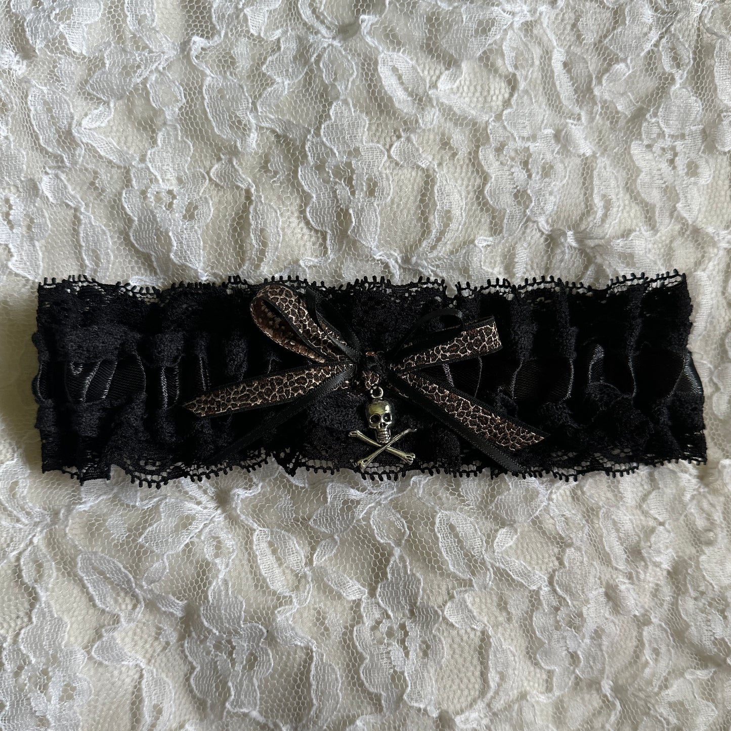 skull garter