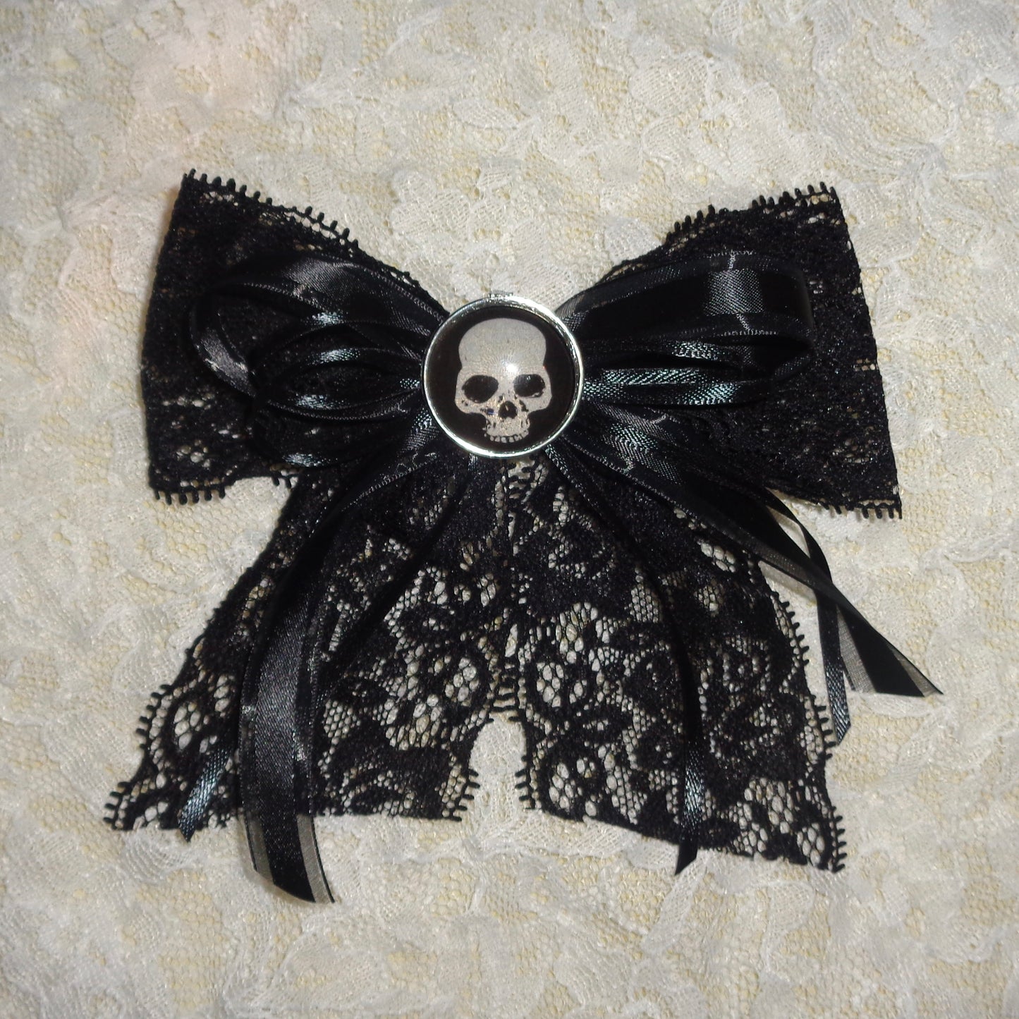 skull bow