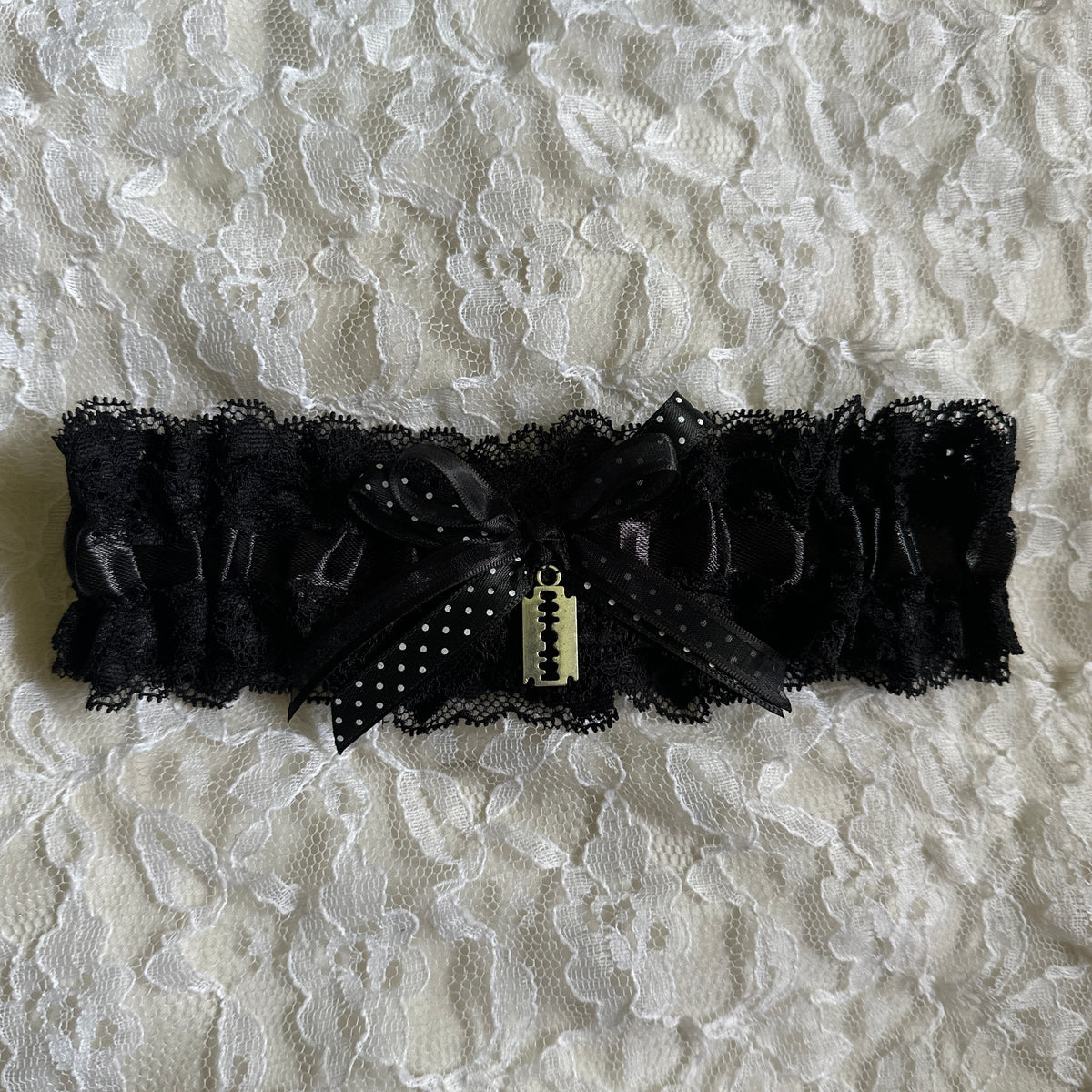razor blade garter