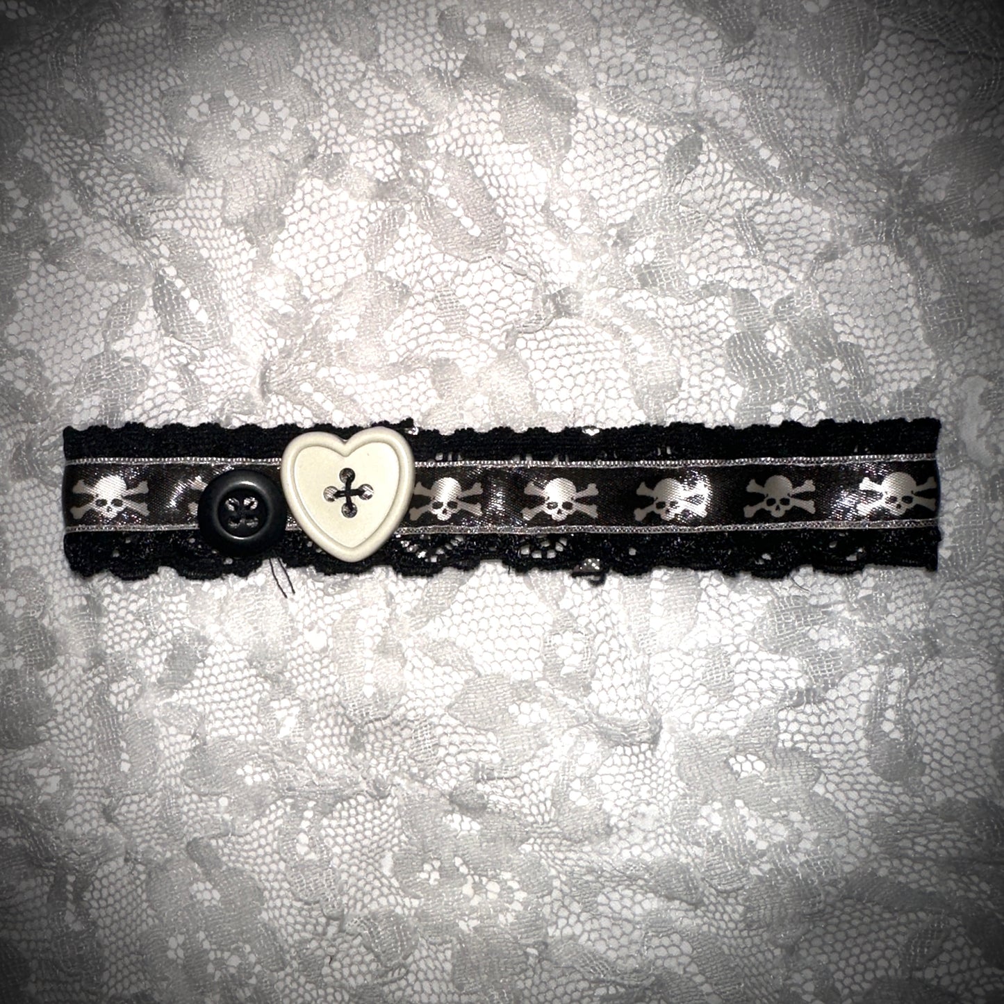 skull button choker