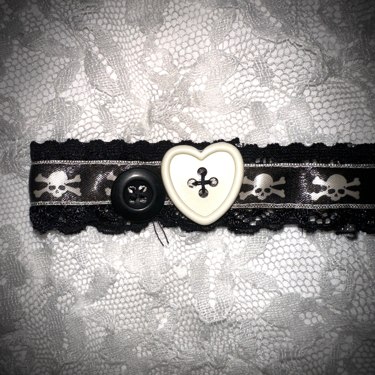 skull button choker