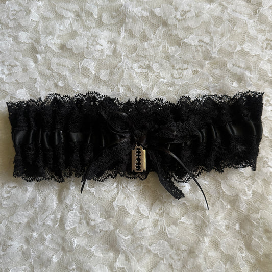 razor blade garter