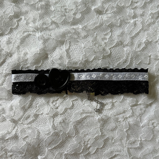 floral button choker