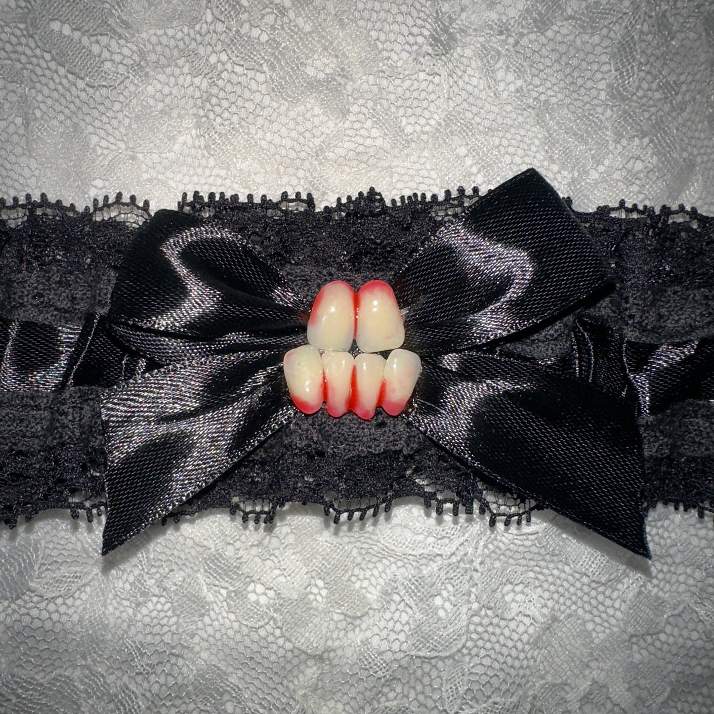 bloody teeth garter