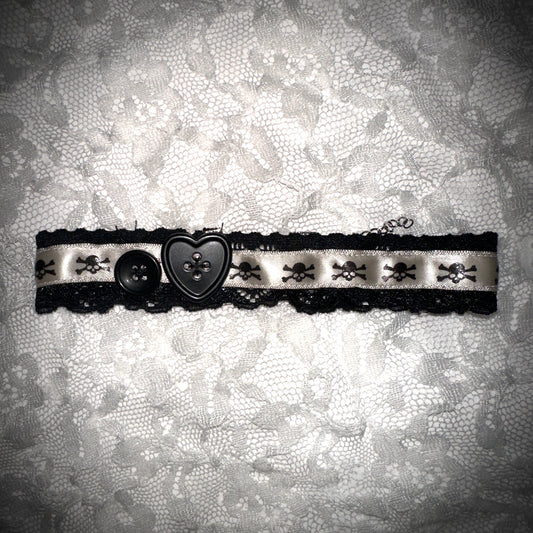 skull button choker