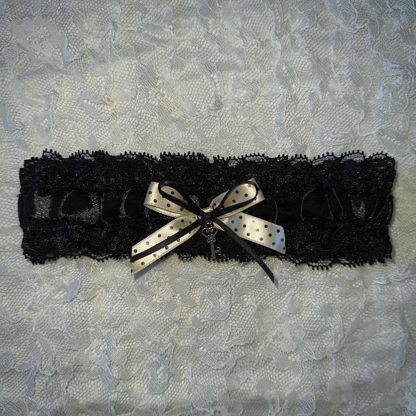 polka dot key garter