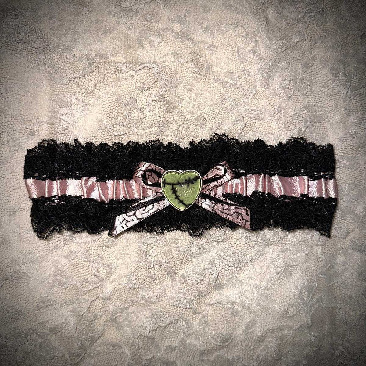 zombie garter + choker set - pink